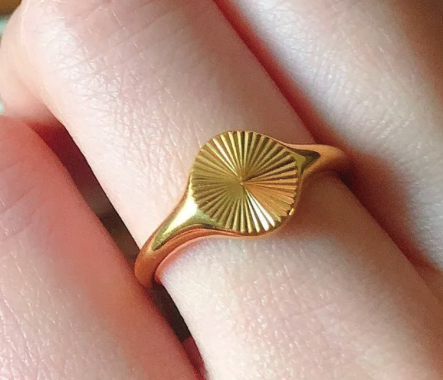 Ring mit Sonnentextur gold hand damen leselles